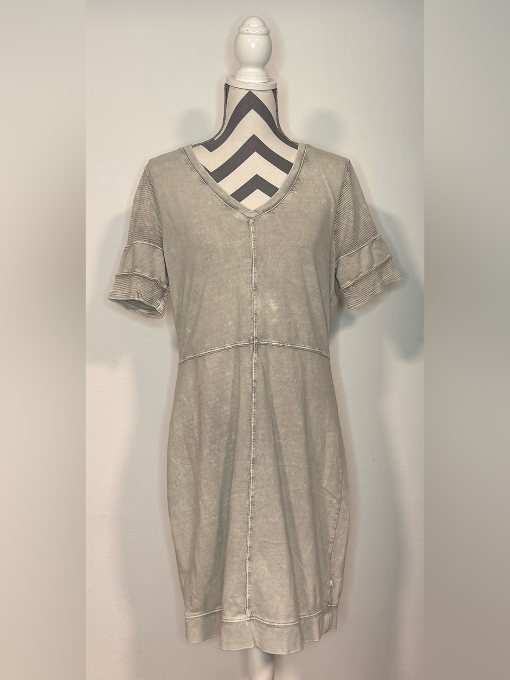 Calvin Klein Women's Grey Mineral Wash V Neck Distressed Sweater Dress Size L